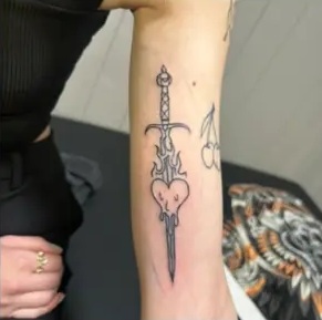 Ornamental dolk